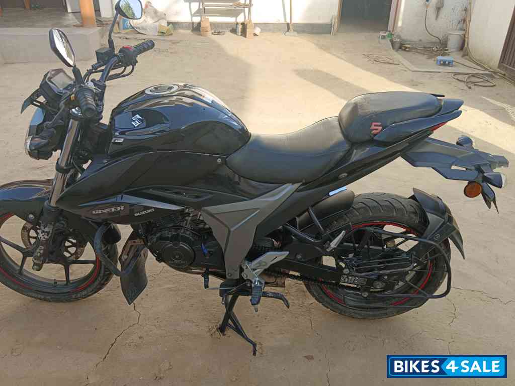 Black Suzuki Gixxer ABS