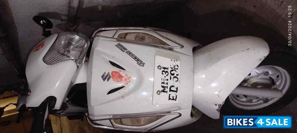 White Suzuki Access 125