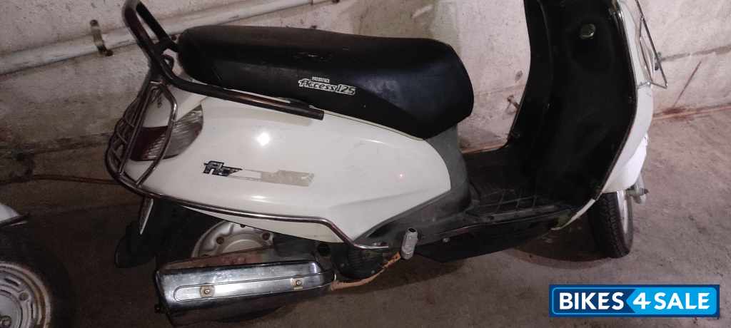 White Suzuki Access 125