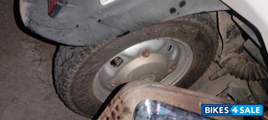 White Suzuki Access 125