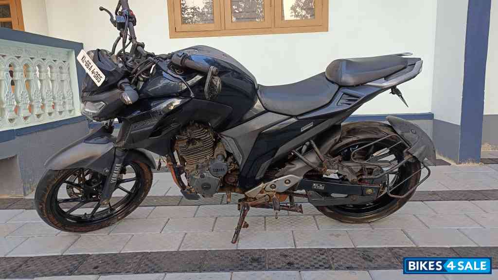 Yamaha FZ25