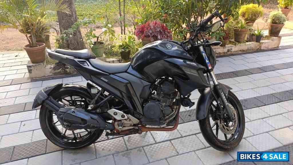 Yamaha FZ25