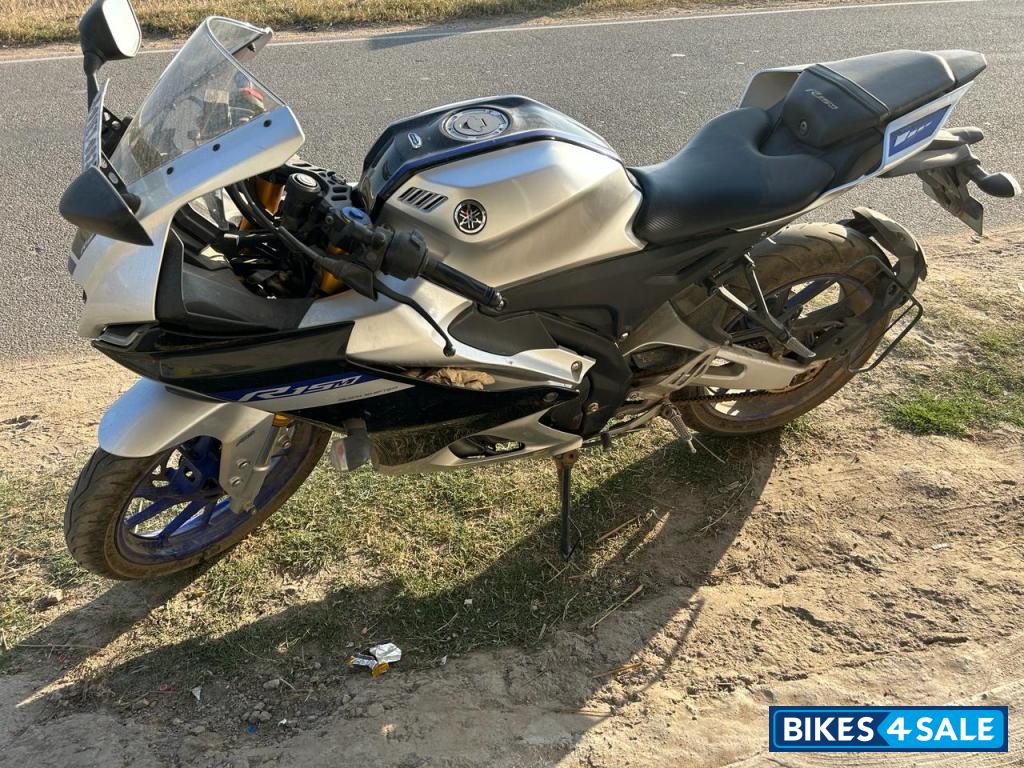 Yamaha R15M