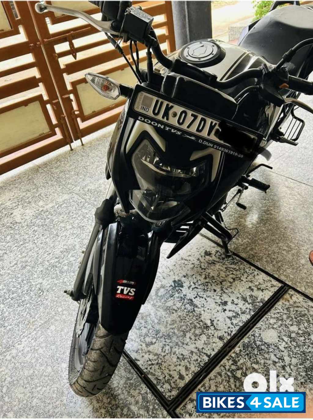 Black TVS Apache RTR 160 4V