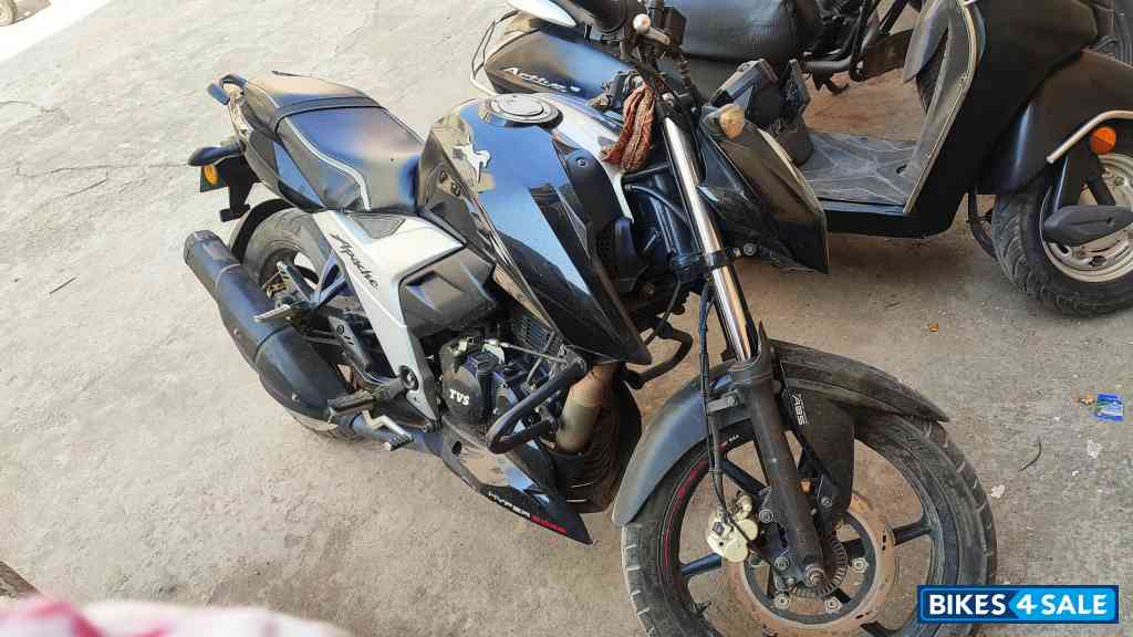 TVS Apache RTR 160 4V
