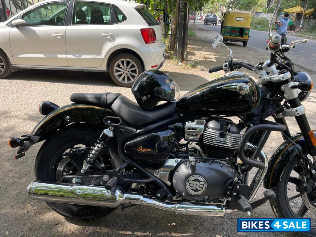 Interstellar Green Royal Enfield Super Meteor 650