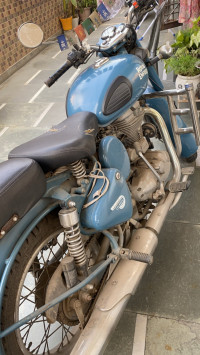 Royal Enfield Classic Squadron Blue