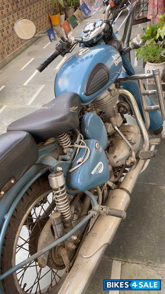 Royal Enfield Classic Squadron Blue Royal Enfield Classic Squadron Blue