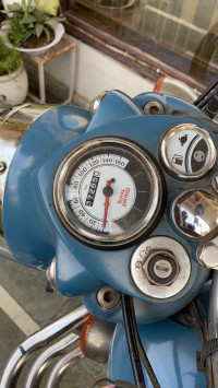 Royal Enfield Classic Squadron Blue