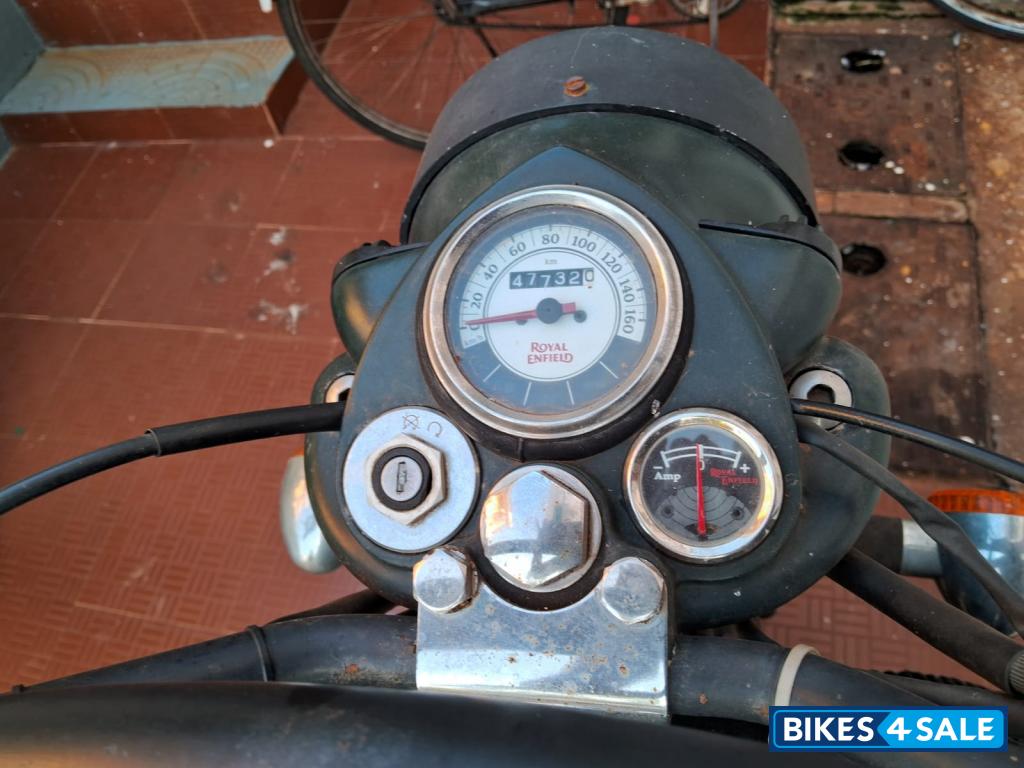 Black Royal Enfield Bullet Standard 350