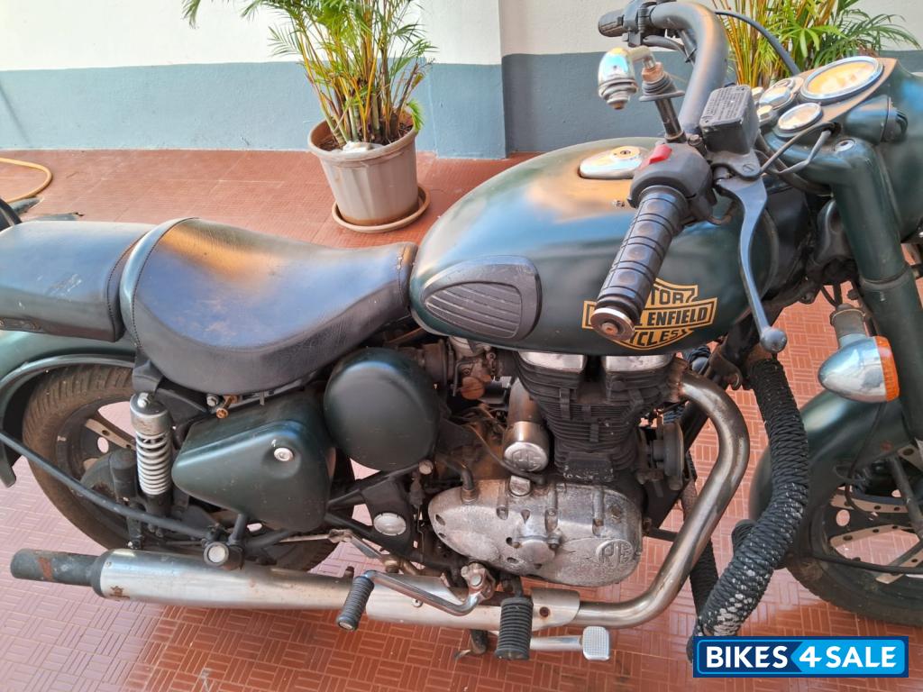 Black Royal Enfield Bullet Standard 350