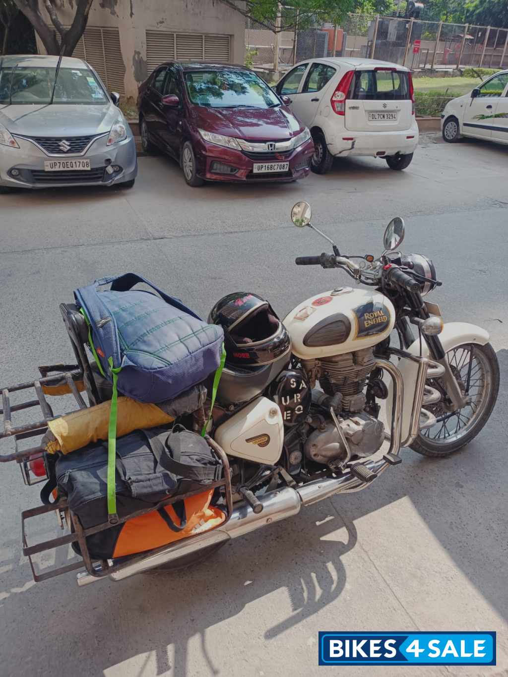 Ash White Royal Enfield Classic 350 Ash White Royal Enfield Classic 350