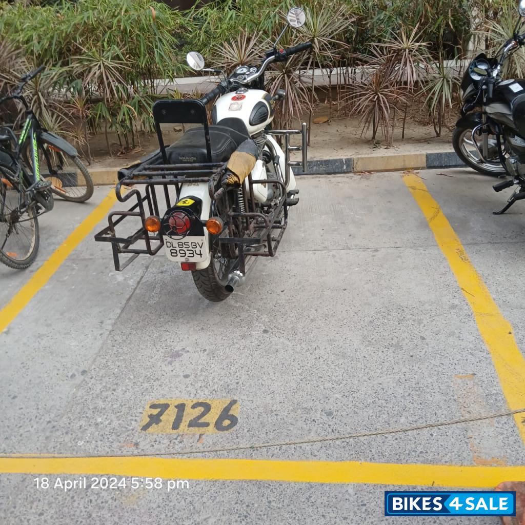 Ash White Royal Enfield Classic 350 Ash White Royal Enfield Classic 350