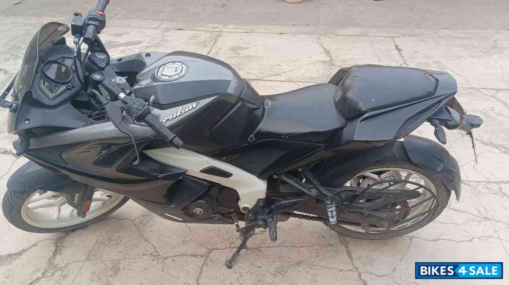 Bajaj Pulsar RS 200 BS6
