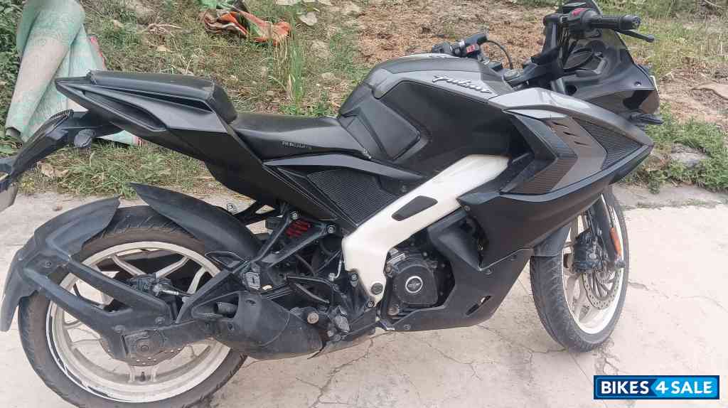Bajaj Pulsar RS 200 BS6
