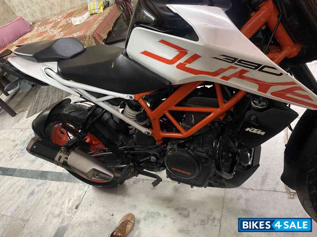 Dual Tone KTM Duke 390