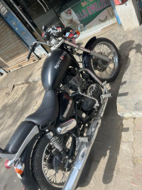 Met Black Royal Enfield Thunderbird 350