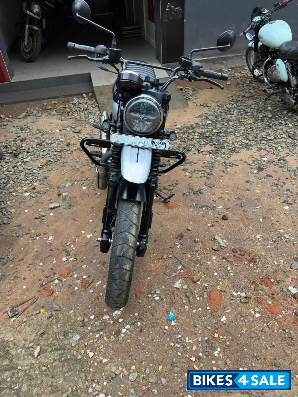 Yezdi Scrambler Dual Tone