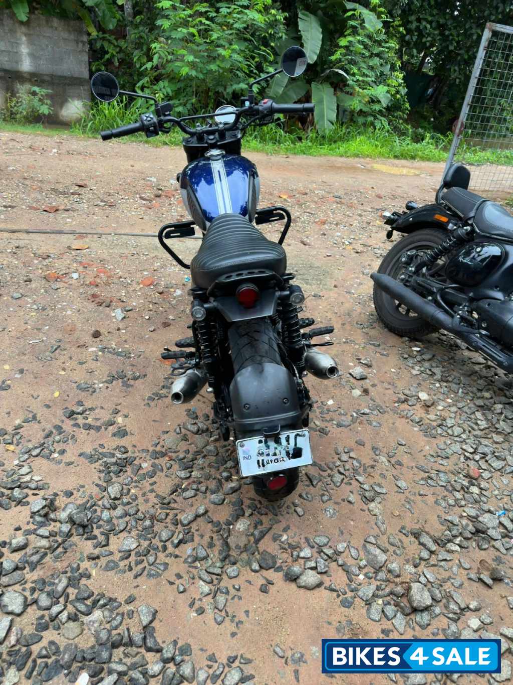 Yezdi Scrambler Dual Tone