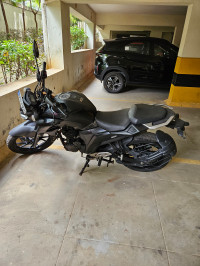 Black Yamaha FZ25