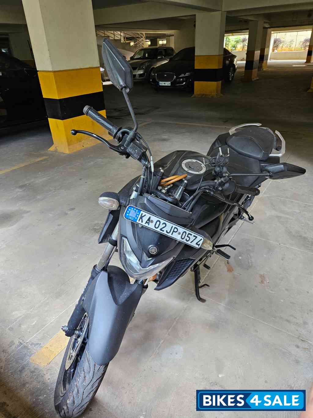 Black Yamaha FZ25