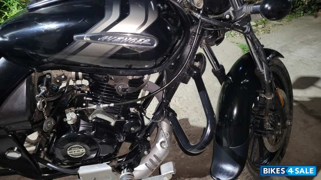 Black Bajaj Avenger Street 160 BS6