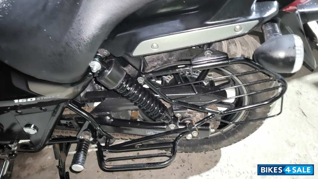 Black Bajaj Avenger Street 160 BS6