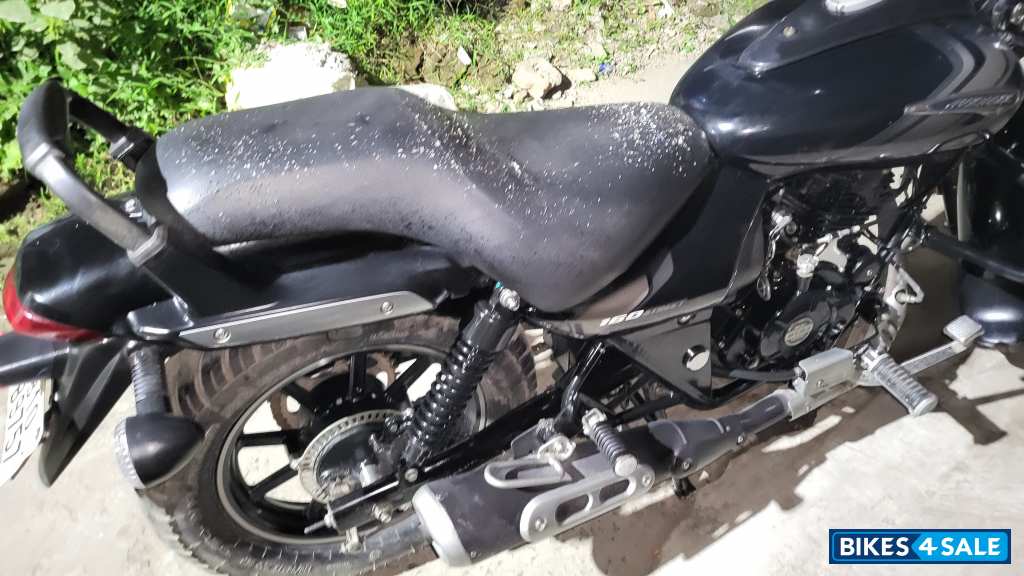 Black Bajaj Avenger Street 160 BS6