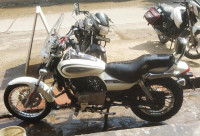 White Bajaj Avenger Cruise 220 BS6