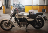 White Bajaj Avenger Cruise 220 BS6