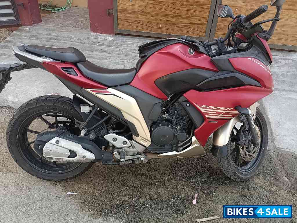 Matte Red Yamaha Fazer 25