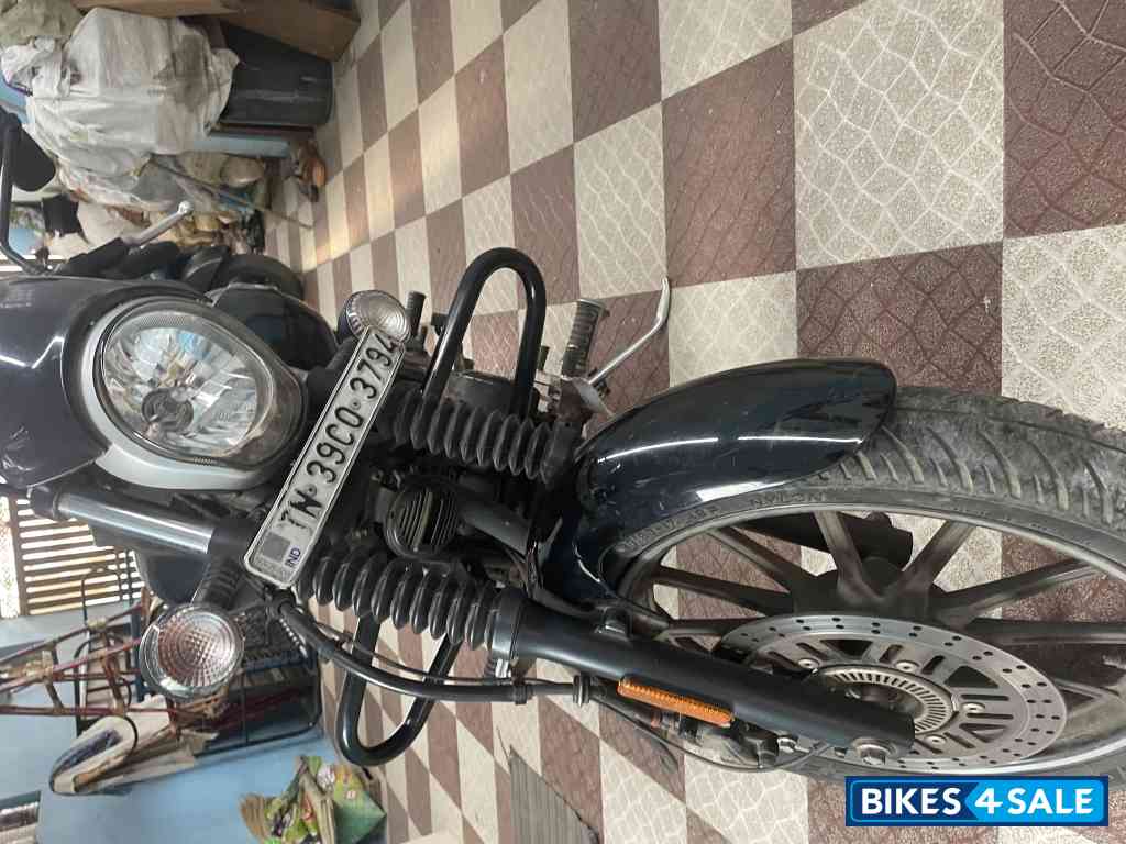 Black Bajaj Avenger Street 160 BS6