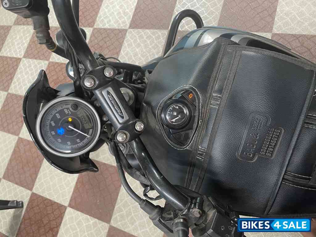 Black Bajaj Avenger Street 160 BS6