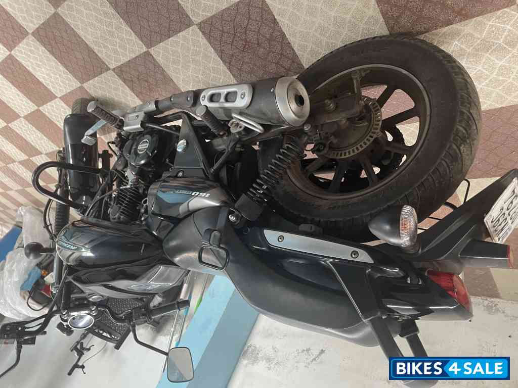Black Bajaj Avenger Street 160 BS6