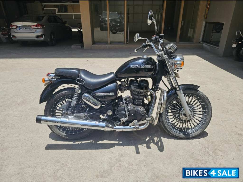 Black Royal Enfield Thunderbird 350 Black Royal Enfield Thunderbird 350
