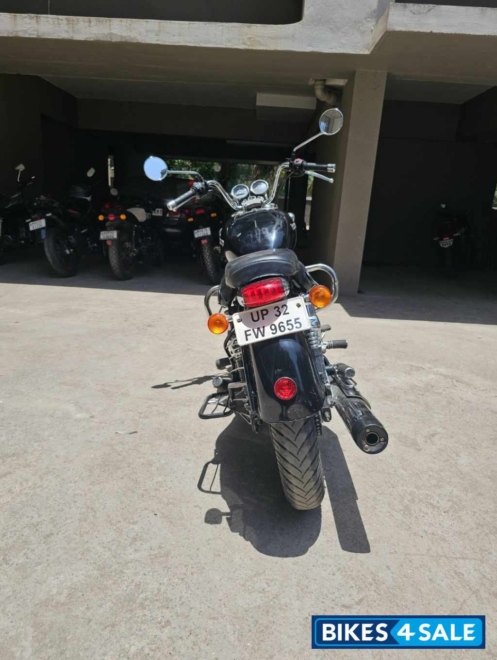 Black Royal Enfield Thunderbird 350 Black Royal Enfield Thunderbird 350