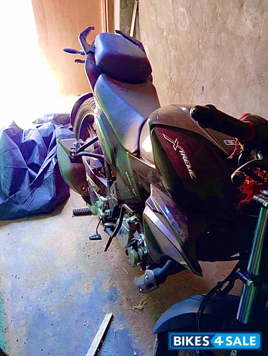 Black Hero Xtreme 125R