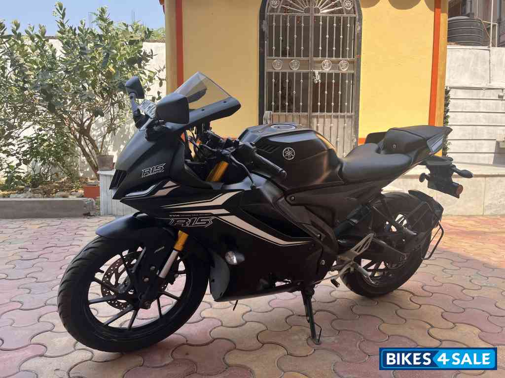 Yamaha R15 V4