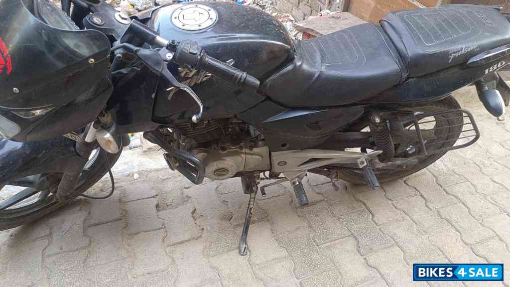 Bajaj Pulsar 180