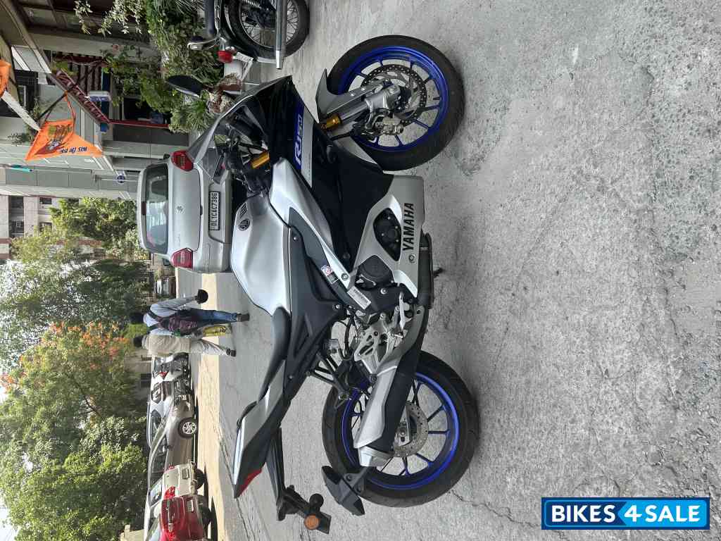 Metallic Grey Yamaha R15M