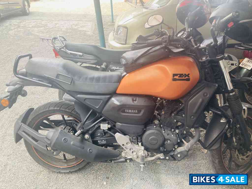 Orange Yamaha FZ-X Orange Yamaha FZ-X