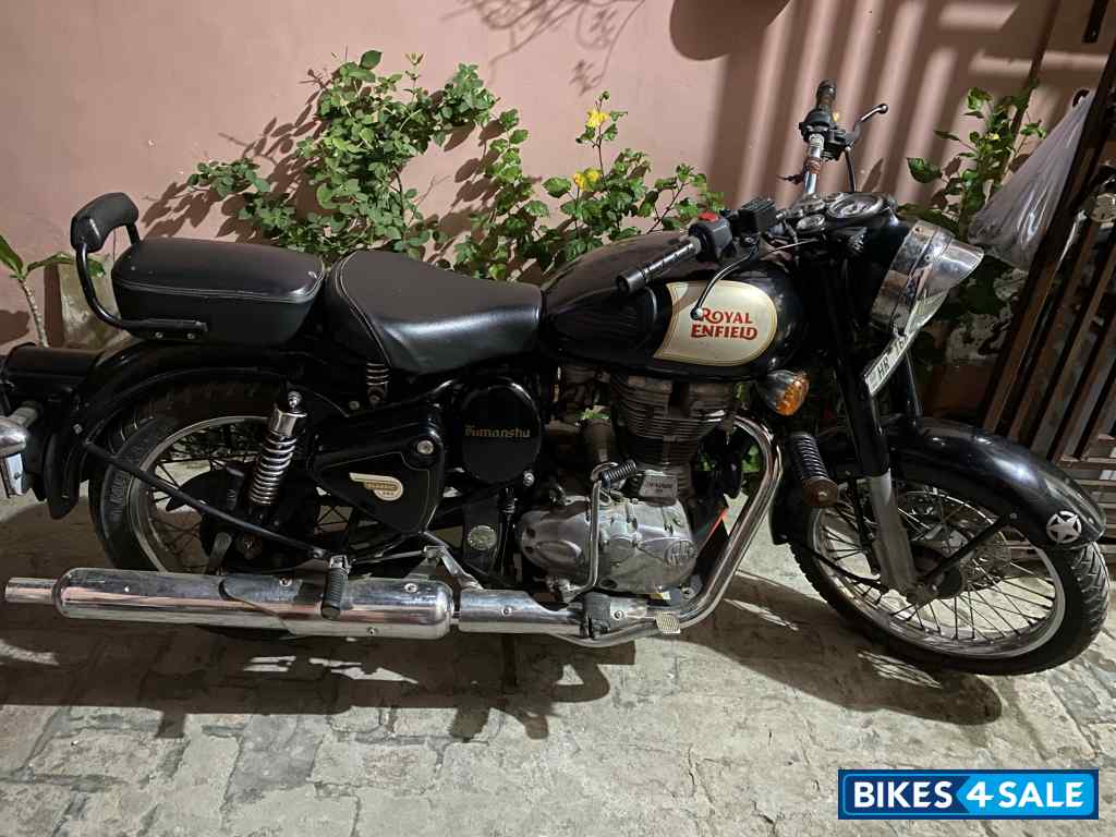 Black Royal Enfield Classic 350