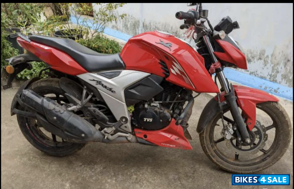 Red TVS Apache RTR 160 4V BS6