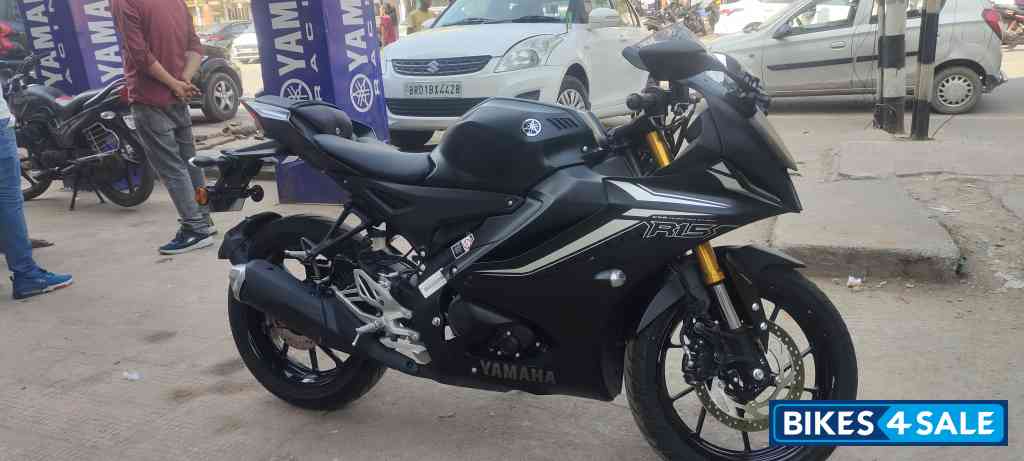 Yamaha R15 V4