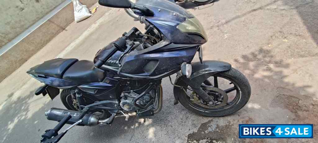 Blue Bajaj Pulsar 220 DTSFi