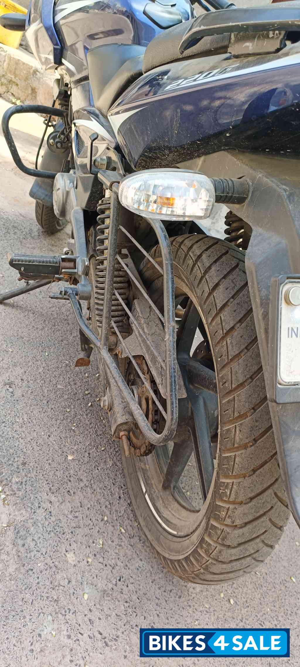 Blue Bajaj Pulsar 220 DTSFi Blue Bajaj Pulsar 220 DTSFi