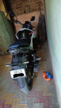 White Hero Xtreme 160R BS6