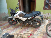 White Hero Xtreme 160R BS6