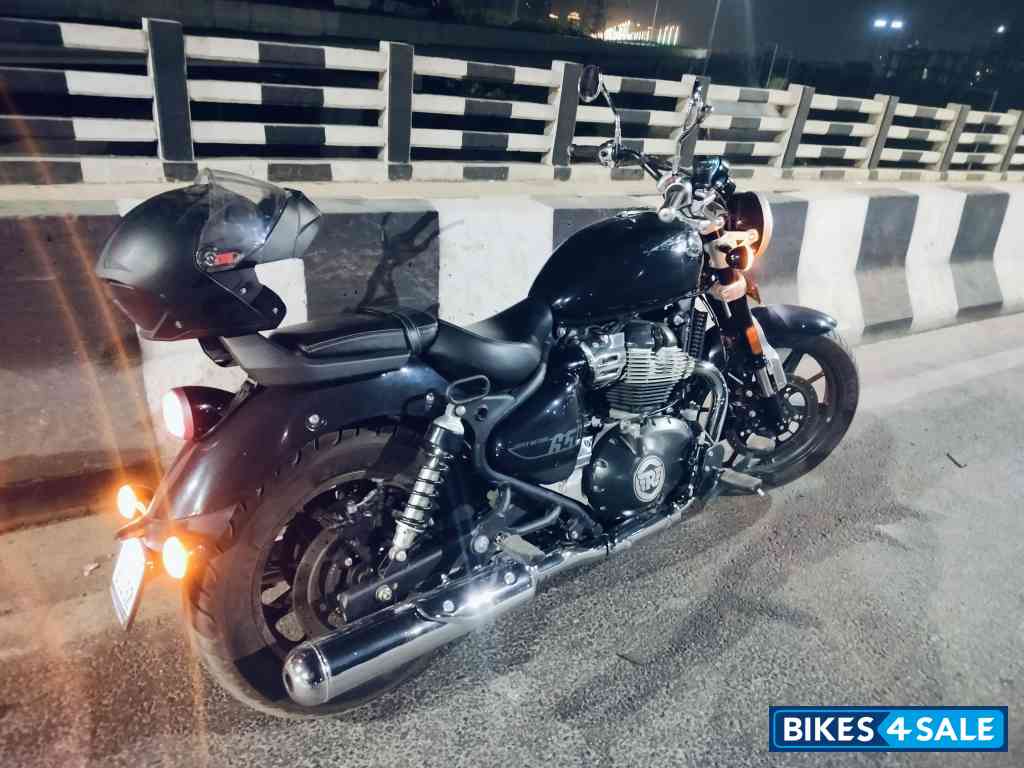Black Royal Enfield Super Meteor 650