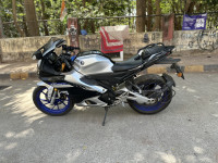 Silver & Blac Yamaha R15M